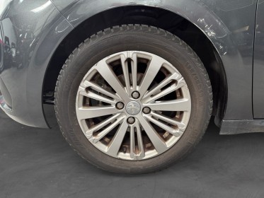 Peugeot 208 1.2 vti 82ch bvm5 allure - garantie 12 mois occasion simplicicar lyon ouest simplicicar simplicibike france