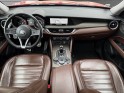 Alfa romeo stelvio 210 ch q4/carplay/attelage/toit ouvrant/camera radar/siÈgesvolant chauffants occasion simplicicar salon...