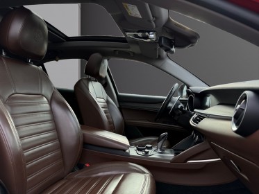 Alfa romeo stelvio 210 ch q4/carplay/attelage/toit ouvrant/camera radar/siÈgesvolant chauffants occasion simplicicar salon...