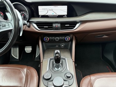 Alfa romeo stelvio 210 ch q4/carplay/attelage/toit ouvrant/camera radar/siÈgesvolant chauffants occasion simplicicar salon...
