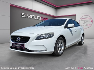 Volvo v40 t2 122 kinetic révisée garantie 12 mois occasion simplicicar vichy simplicicar simplicibike france