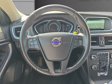 Volvo v40 t2 122 kinetic révisée garantie 12 mois occasion simplicicar vichy simplicicar simplicibike france