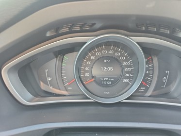 Volvo v40 t2 122 kinetic révisée garantie 12 mois occasion simplicicar vichy simplicicar simplicibike france