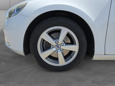 Volvo v40 t2 122 kinetic révisée garantie 12 mois occasion simplicicar vichy simplicicar simplicibike france