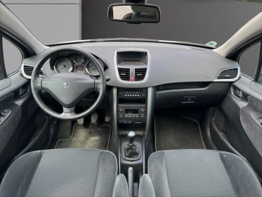 Peugeot 207 1.6e 16v 110ch exécutive pack - 1ère main - très peu de kilomètres - toit panoramique occasion...