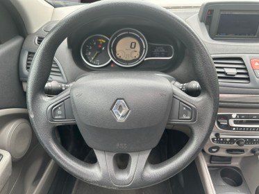 Renault megane iii estate estate iii 1.5 dci 110 fap eco2 dynamique euro 5 || toit panoramique ouvrant || occasion osny...