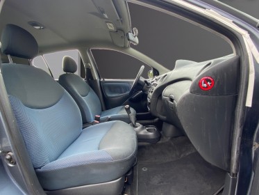 Toyota yaris 65 vvt-i les bleus 1ere main /faible kilométrage /climatisation /5 portes occasion champigny-sur-marne (94)...