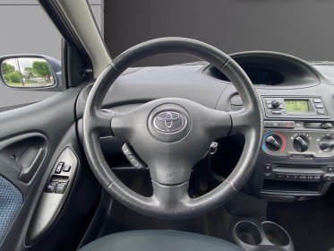 Toyota yaris 65 vvt-i les bleus 1ere main /faible kilométrage /climatisation /5 portes occasion champigny-sur-marne (94)...