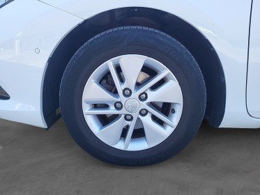 Toyota auris touring sports pro my17 hybride pro 136h design business//garantie 12 mois// occasion simplicicar lille ...