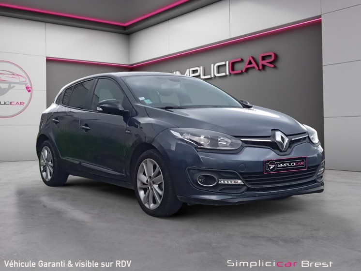Renault megane iii berline tce 115 energy limited e6-garantie 12 mois faible kilometrage occasion simplicicar brest... Renault megane iii berline tce 115 energy limited e6-garantie 12 mois faible kilometrage occasion simplicicar brest...
