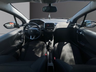 Peugeot 208 1.2 vti 82ch bvm5 style/caméra/ 12 mois garantie occasion montpellier (34) simplicicar simplicibike france