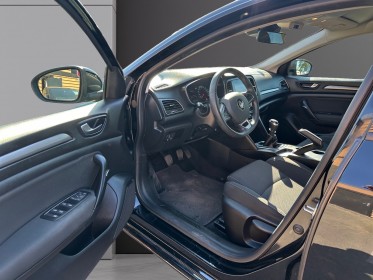 Renault megane iv berline 1.5 dci 115 limited - faible km - occasion simplicicar compiegne simplicicar simplicibike france