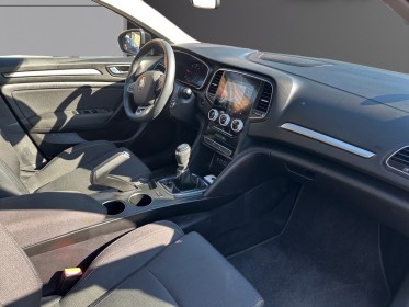 Renault megane iv berline 1.5 dci 115 limited - faible km - occasion simplicicar compiegne simplicicar simplicibike france