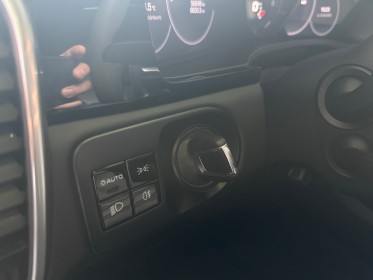 Porsche cayenne e-hybrid 3.0 v6 462 ch tiptronic bva volant et pavillon alcantara / suivi porsche / tv arriÈre porsche...
