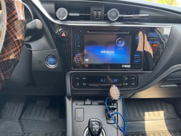 Toyota auris touring sports business hybride 136h dynamic business occasion paris 17ème (75)(porte maillot) simplicicar...