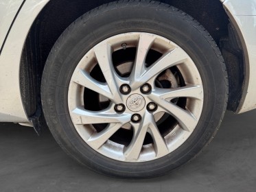 Toyota auris touring sports business hybride 136h dynamic business occasion paris 17ème (75)(porte maillot) simplicicar...