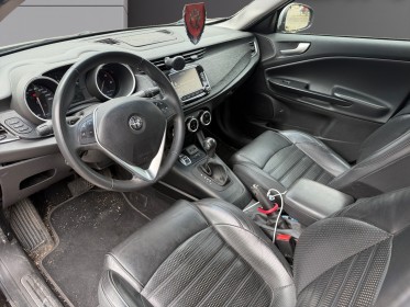 Alfa romeo giulietta serie 2 1.6 jtdm/boite auto/ 120 ch/lusso/cuir/radars av et ar occasion simplicicar salon de provence...
