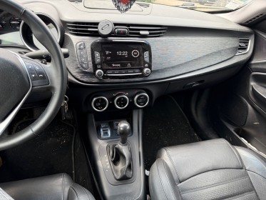Alfa romeo giulietta serie 2 1.6 jtdm/boite auto/ 120 ch/lusso/cuir/radars av et ar occasion simplicicar salon de provence...