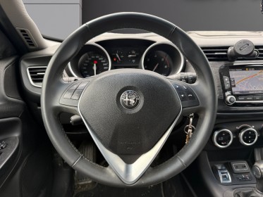 Alfa romeo giulietta serie 2 1.6 jtdm/boite auto/ 120 ch/lusso/cuir/radars av et ar occasion simplicicar salon de provence...