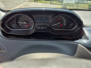 Peugeot 208 1.2 puretech 82ch bvm5 active occasion simplicicar royan simplicicar simplicibike france