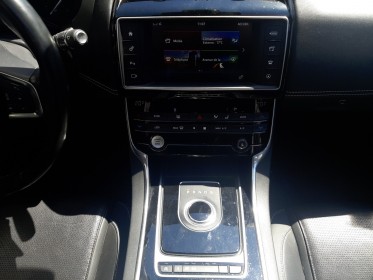 Jaguar xe xe 2.0 d - 180 ch bva r-sport toit ouvrant sièges chauffants caméra de recul bluetooh garantie 12 mois occasion...