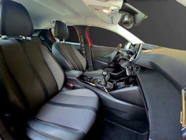 Peugeot 208 100ch allure apple carplay - android auto / gps / clim / entretien à jour - garantie 12 mois occasion avignon...
