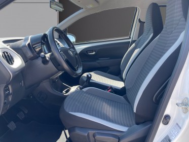 Toyota aygo mc18 1.0 vvt-i x-play entretien complet toyota premiere main garantie 12mois occasion simplicicar royan...
