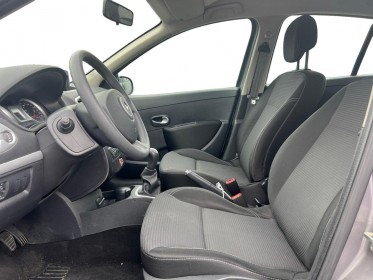 Renault clio iii 1.2 16v 75 eco2 tomtom live occasion simplicicar brie-comte-robert simplicicar simplicibike france