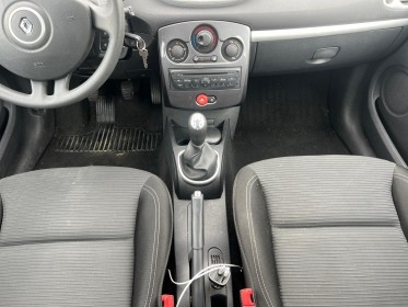 Renault clio iii 1.2 16v 75 eco2 tomtom live occasion simplicicar brie-comte-robert simplicicar simplicibike france