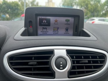 Renault clio iii 1.2 16v 75 eco2 tomtom live occasion simplicicar brie-comte-robert simplicicar simplicibike france