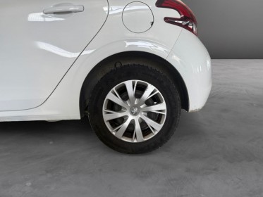 Peugeot 208 business luehdi 100ch ss bvm5 active business carplay garantie 12 mois occasion simplicicar poitiers simplicicar...
