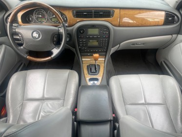 Jaguar s-type 3.0 v6 243 ch executive bva 6 rapports entretien à jour / garanti 12 mois occasion simplicicar royan...