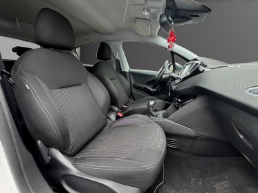 Peugeot 208 vti 82ch bvm5 tech edition caméra carplay occasion montpellier (34) simplicicar simplicibike france