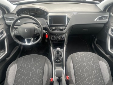 Peugeot 2008 1.2 82 ch bvm5 style origine et entretien complet peugeot garantie 12 mois occasion simplicicar royan...