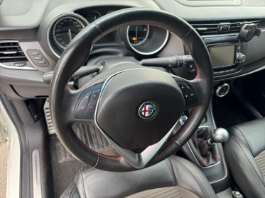 Alfa romeo giulietta 2.0 jtdm 150 ch ss trofeo occasion simplicicar lille  simplicicar simplicibike france