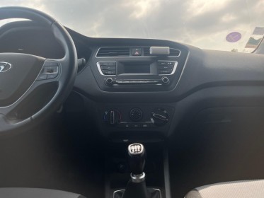 Hyundai i20 1.2 75 initia  entretien constructeur  garantie 12 mois occasion simplicicar vernon simplicicar simplicibike france