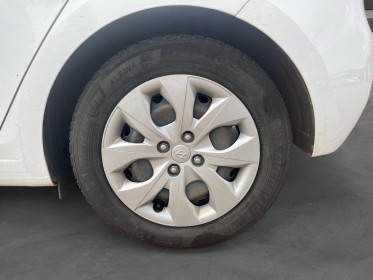 Hyundai i20 1.2 75 initia  entretien constructeur  garantie 12 mois occasion simplicicar vernon simplicicar simplicibike france