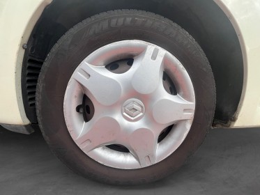 Renault twingo ii 1.2 lev 16v 75 euro 5 eco2 1.2 lev authentique occasion avignon (84) simplicicar simplicibike france
