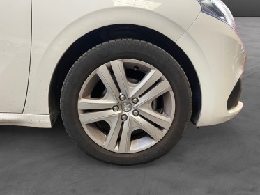 Peugeot 208 1.2 82ch bvm5 finition style première main camera de recul garantie 12 mois occasion simplicicar saint-jean...