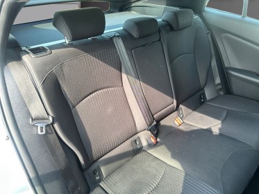 Toyota prius business 136h dynamic business garantie 12 mois occasion simplicicar villebon-sur-yvette simplicicar...
