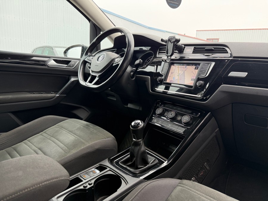 VOLKSWAGEN d'occasion TOURAN 1.6 TDI 115 CARAT E 7P de 2017 Vannes