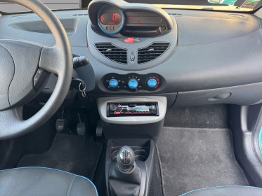 Renault twingo ii 1.2 lev 16v 75 eco2 authentique euro 5 garantie 12 mois occasion simplicicar toulon est simplicicar...