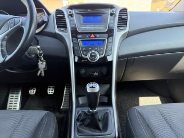 Hyundai i30 1.6 crdi 110 panoramic sunsation toit pano caméra clim sièges chauffants garantie 12 mois occasion simplicicar...