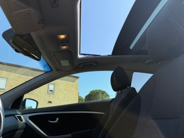 Hyundai i30 1.6 crdi 110 panoramic sunsation toit pano caméra clim sièges chauffants garantie 12 mois occasion simplicicar...