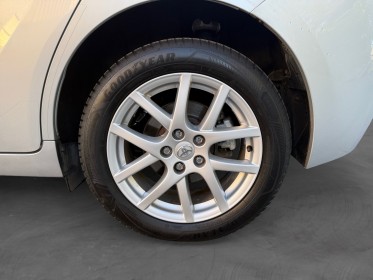 Toyota verso 7 place 2.2 d-4d executive occasion simplicicar st-maximin simplicicar simplicibike france