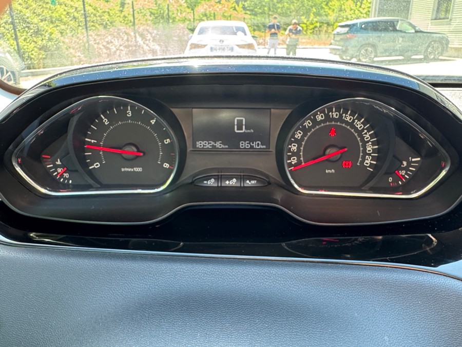 PEUGEOT d'occasion 208 1.6 E-HDI 92 FELINE de 2014 Vienne (38)﻿