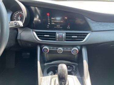 Alfa romeo giulia alfa romÉo giulia 2.2 150 ch at8 business / radars avants  arrières / gps occasion simplicicar salon de...