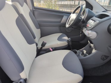 Peugeot 107 1.0e 12v 68ch blue lion urban - garantie 12 mois occasion simplicicar brest simplicicar simplicibike france