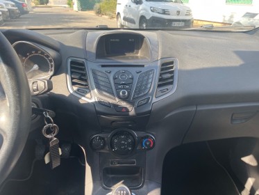 Ford fiesta 1.0 ecoboost 100 ss white / radars arrières / bluetooth / courroie ok occasion simplicicar salon de provence...