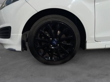 Ford fiesta 1.0 ecoboost 100 ss white / radars arrières / bluetooth / courroie ok occasion simplicicar salon de provence...